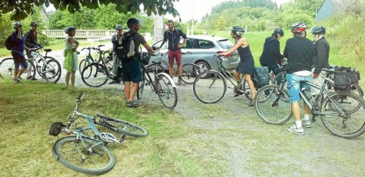 Visite du bourg pour les apprentis bretonnants à vélo. Le Télégramme. 12/08/2020